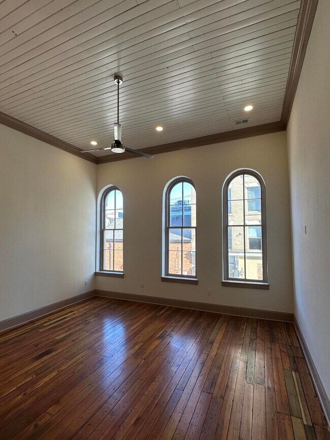 Building Photo - 307 W Main St