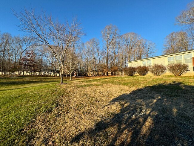 Building Photo - ~~ Home with 2 acres located in Mebane ~~