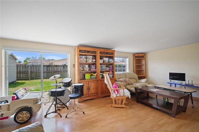 Building Photo - 1314 W 80th St