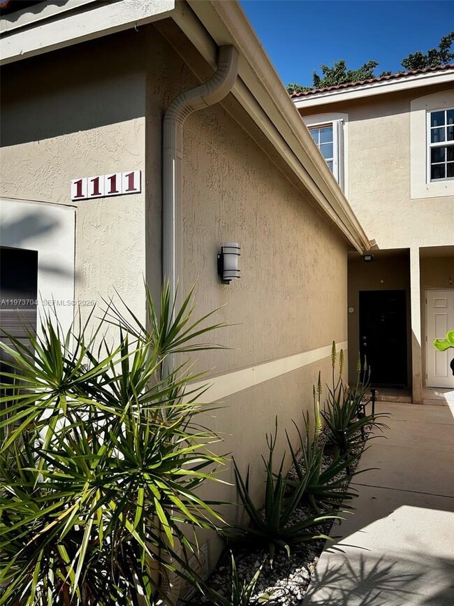 Building Photo - 1111 Sorrento Dr