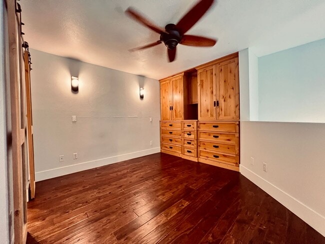 Building Photo - Renovated Uptown District Top Floor Condo in the Hillcrest