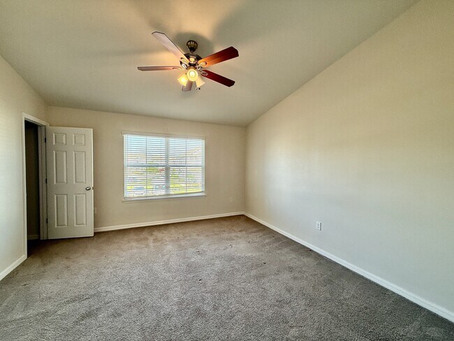 Building Photo - 3977 Plainview Dr