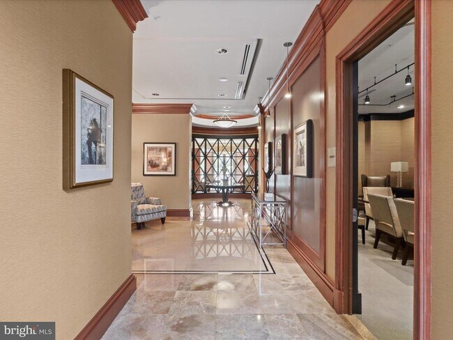 Building Photo - 8220 Crestwood Heights Dr