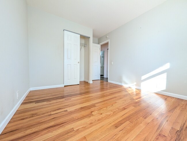 Building Photo - 3670 Tremont Dr