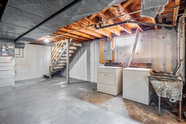 Building Photo - Amazing Northwest Rancher