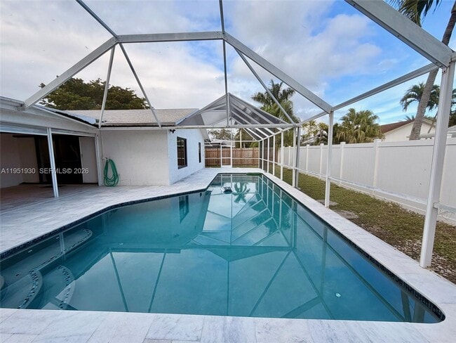 Building Photo - 1462 SW 25th Ave