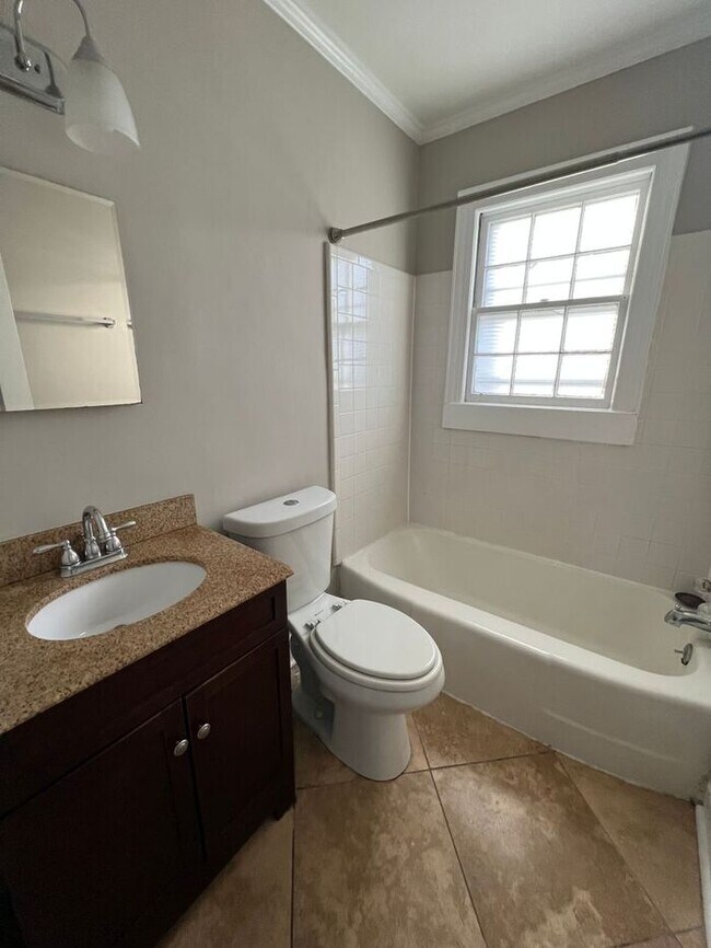 Building Photo - 2 Bedroom 1 Bath Duplex ~ Off Augusta Rd