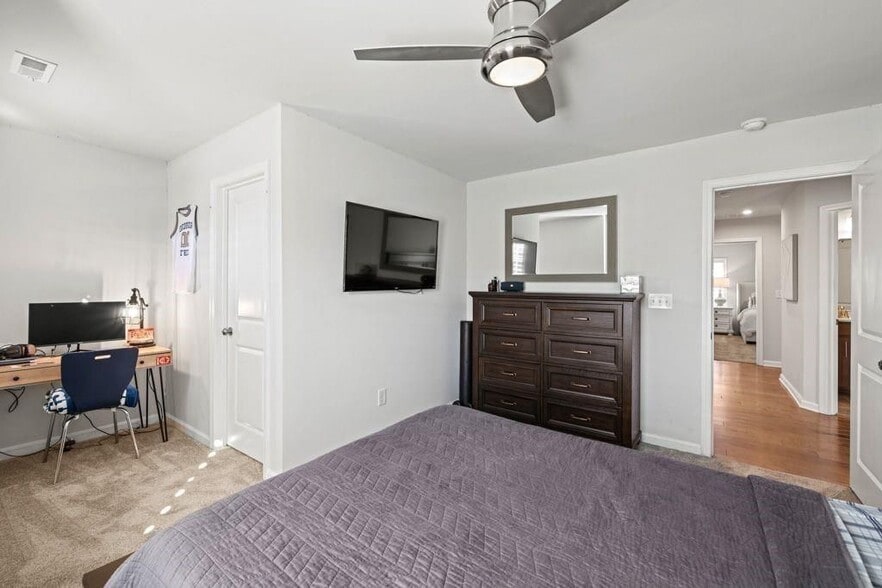 Building Photo - 2615 Quarterdeck Dr
