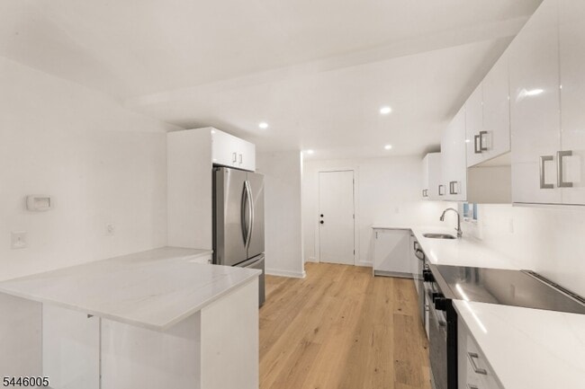 Building Photo - 5E Somerset Hills Village