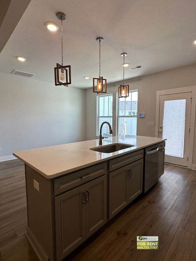 Building Photo - 3/2.5 Townhome Available Now!