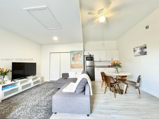 Building Photo - 15477 SW 23rd Ln