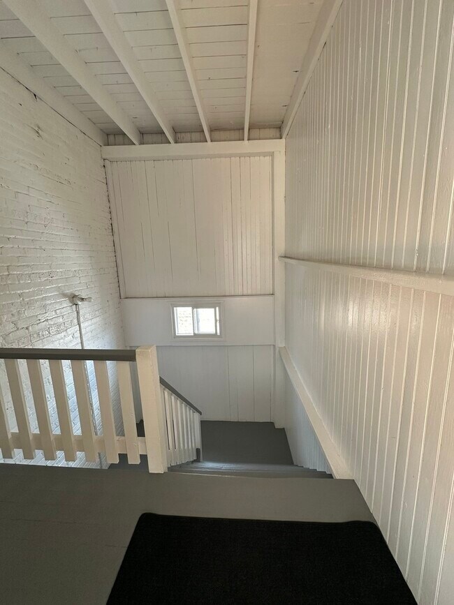 Building Photo - 5643 N Artesian Ave
