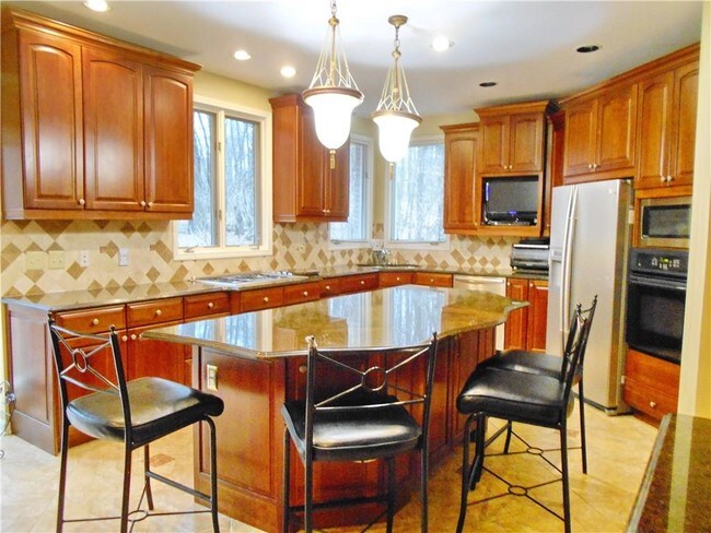 Building Photo - 1530 Scenic Hollow Dr