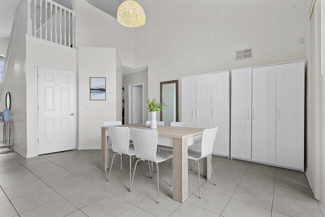 Building Photo - 7902 Silver Bass Ct