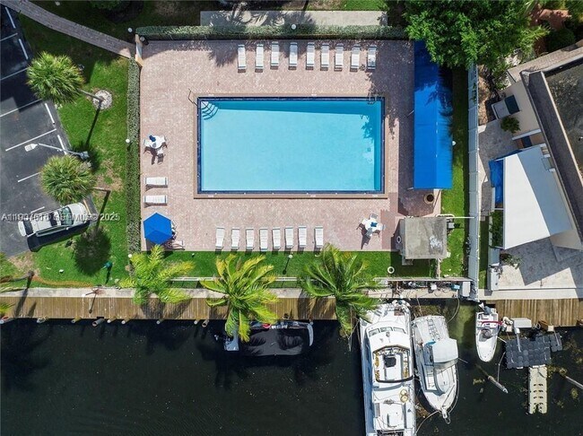 Building Photo - 2821 N Miami Beach Blvd