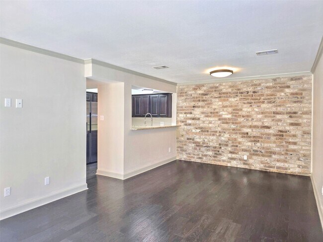 Building Photo - 933 Wax Myrtle Ln