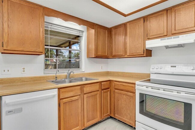 Building Photo - 6449 Eve St