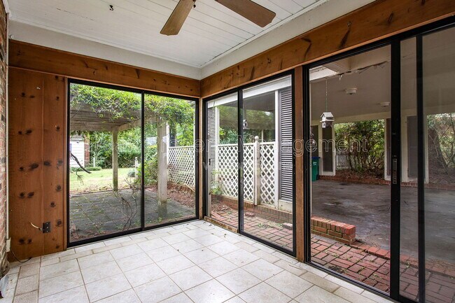 Building Photo - 3351 Scottview Dr