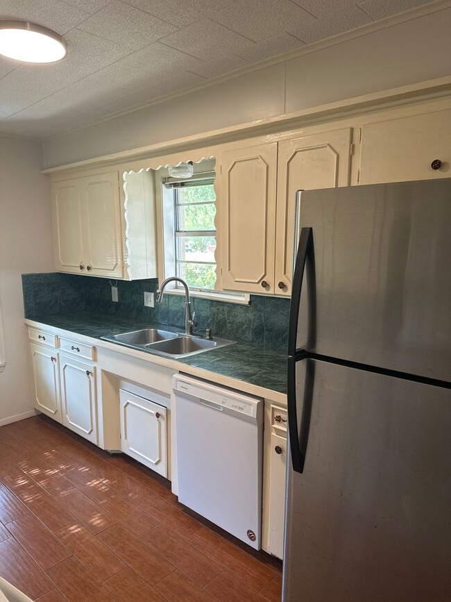 Building Photo - ~ 3/2/1 For Rent in Midtown Tyler ~