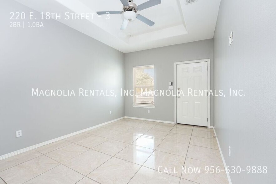 Building Photo - 220 E 18th St