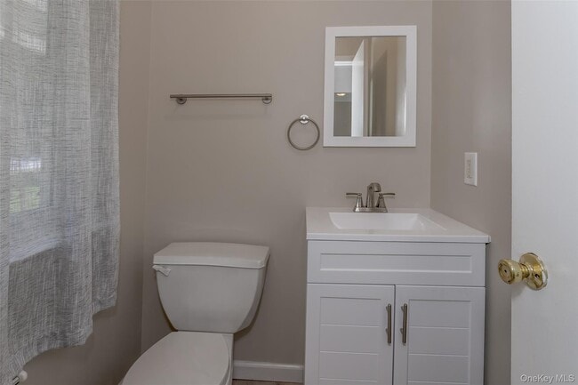 Building Photo - 423 Kings Hwy