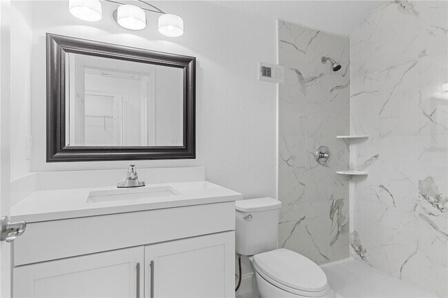 Building Photo - 421 Rollins Dr