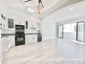 Building Photo - Beautiful modern large top-floor 1 Bedroom...