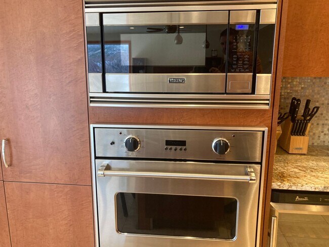 Building Photo - 1201 Main Ave