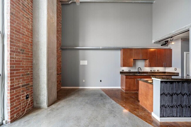 Building Photo - 2000 Bagby St