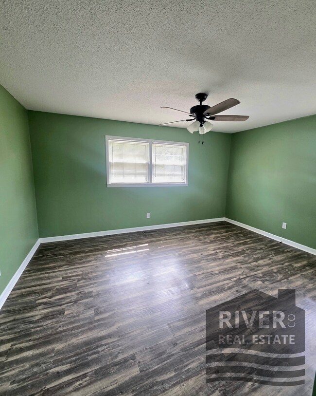 Building Photo - 1233 Ridge Dr