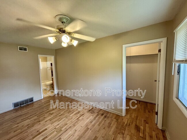 Building Photo - 818 Elm St