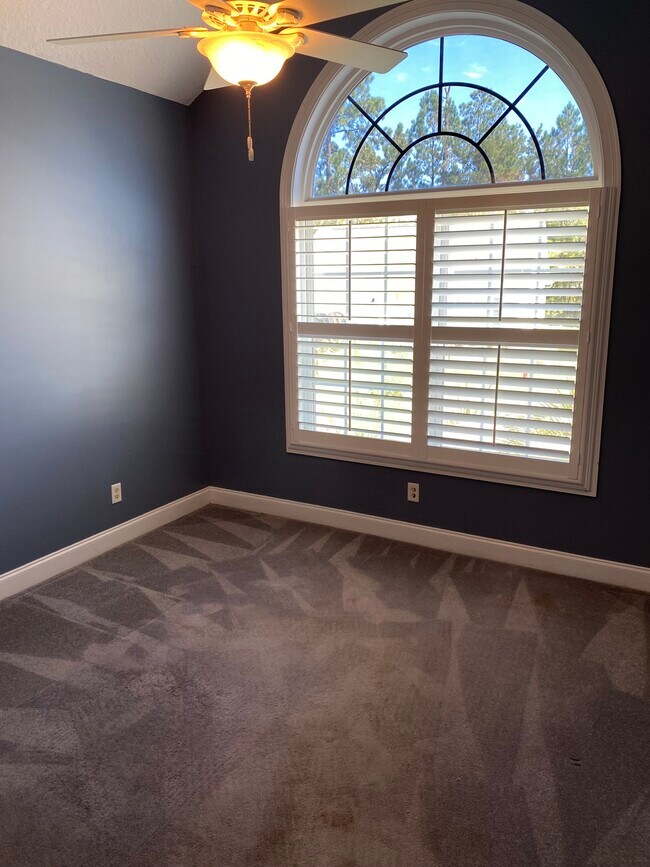 Building Photo - 56 Greyfield Dr