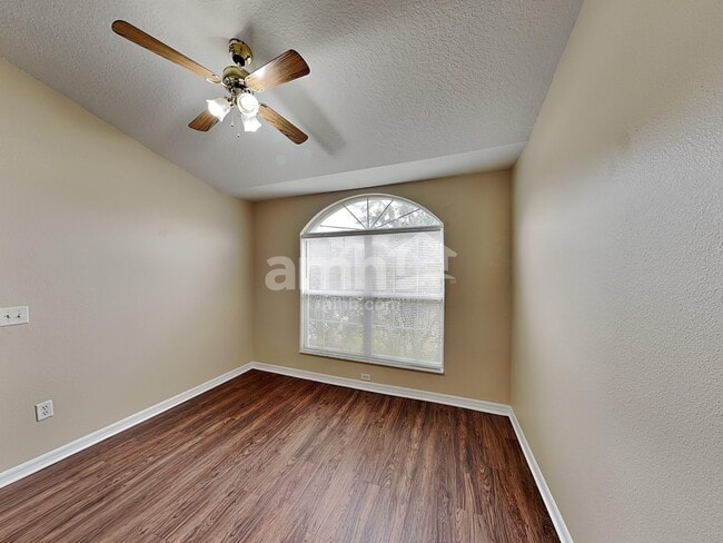 Building Photo - 1322 Lake Idamere Blvd