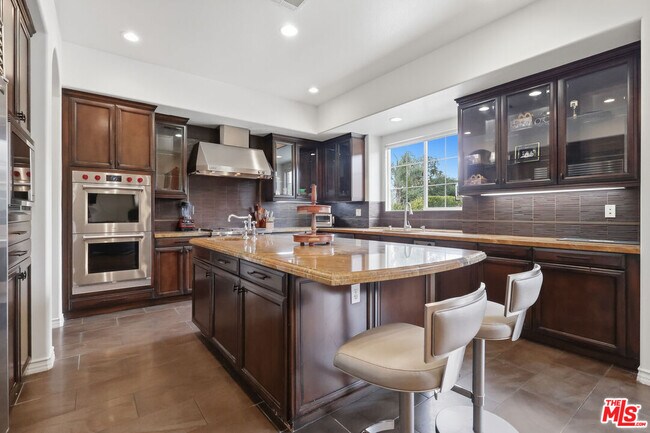 Building Photo - 9651 Sagebrush Ave