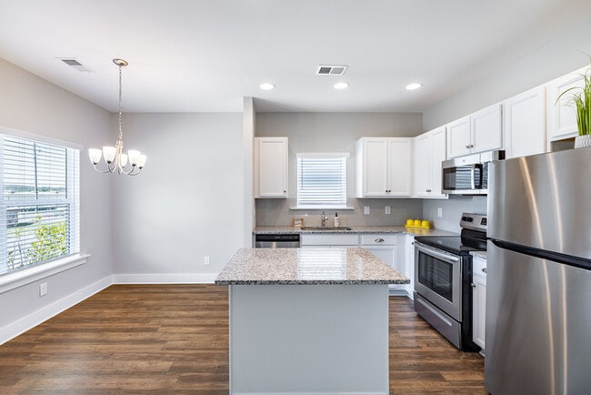 Building Photo - 2033 Weaver Way