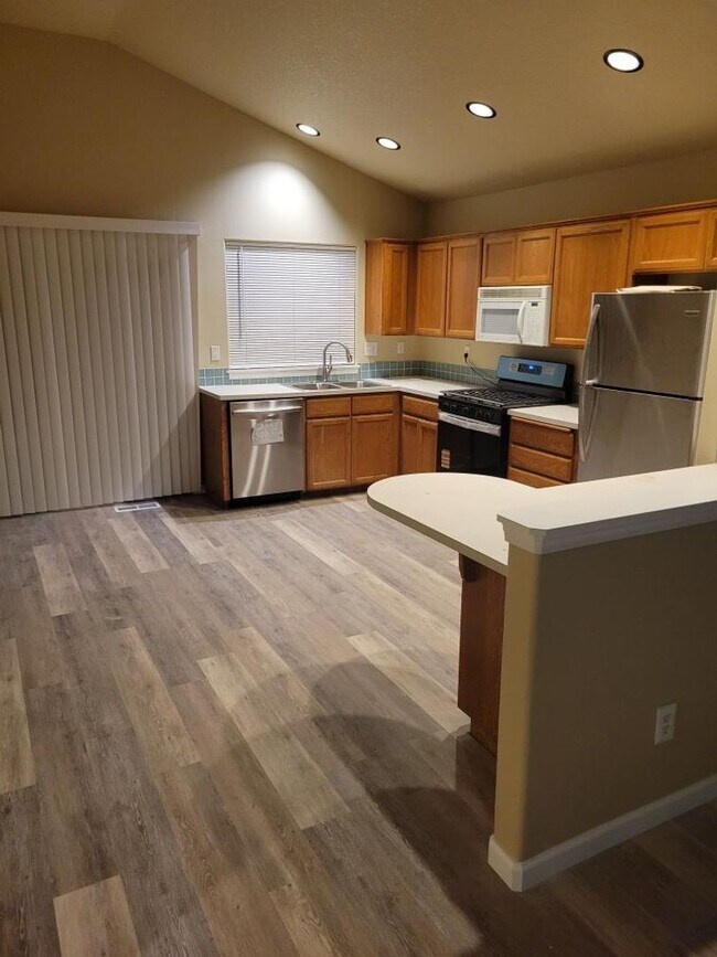 Building Photo - Quiet Area.1%-