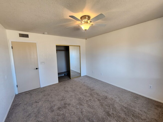 Building Photo - 1109 S Ocotillo Dr