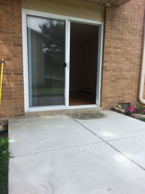 Building Photo - 8994 Kennedy Dr