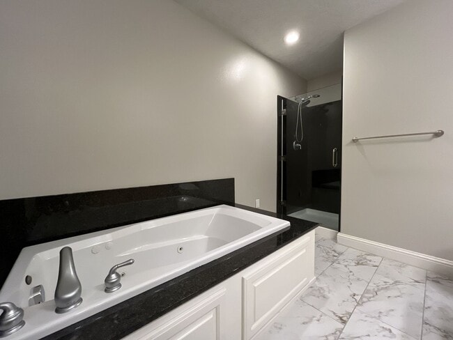 Building Photo - Modern Townhome Near OHSU with 3 Bedrooms Each with Private En-Suite Bath