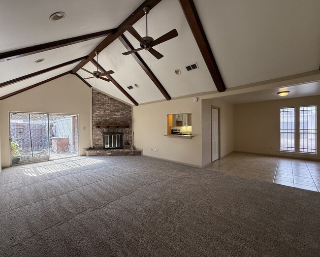 Building Photo - 2920 Cambridge Ln