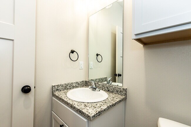 Building Photo - Like-New Modern Townhomes in Cooper ISD!