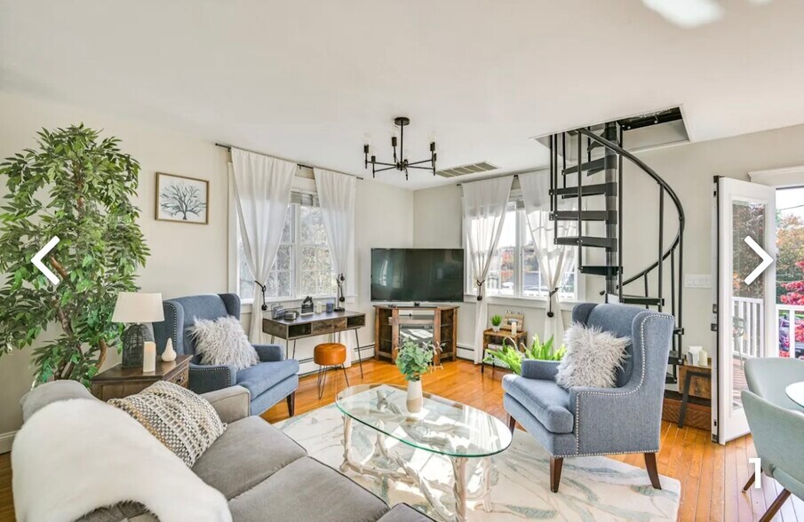 Living area - 32 Hatherly Rd