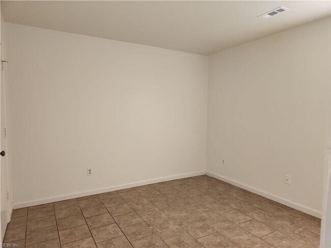 Building Photo - 6045 Bradford Dr