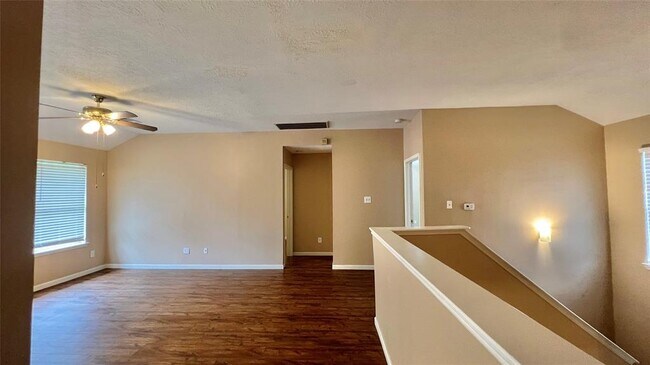 Building Photo - 1810 Manor Cir