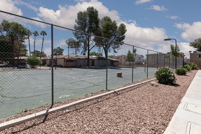 Building Photo - Single story one bedroom unit in community...