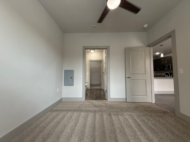 Building Photo - 1102 Treeta Trl