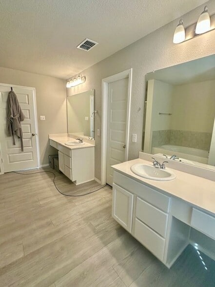 Building Photo - 6317 Bollard Dr