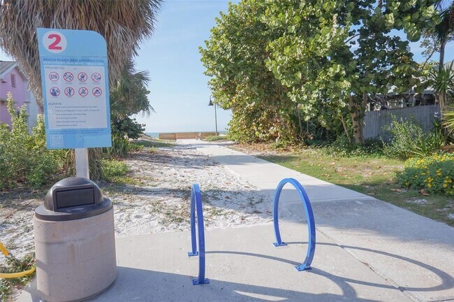 Building Photo - 929 Lantana Ave