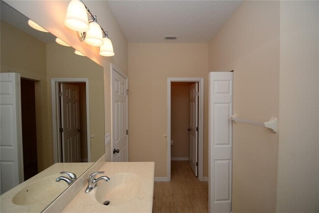 Building Photo - 40 Arrowhead Dr