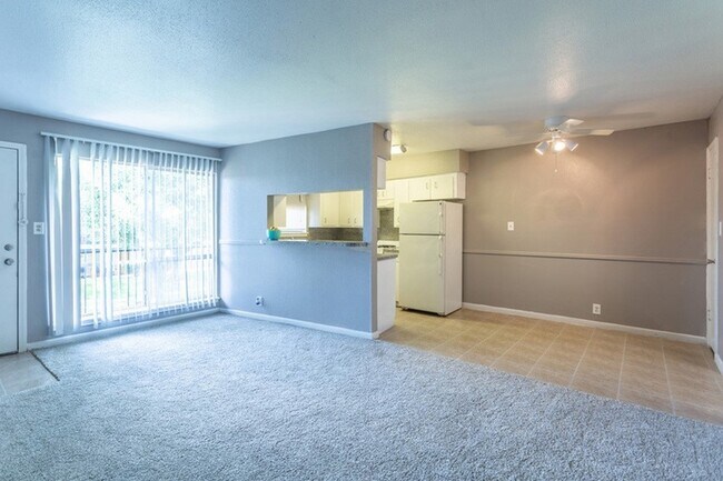 Building Photo - 1305 Memorial Dr